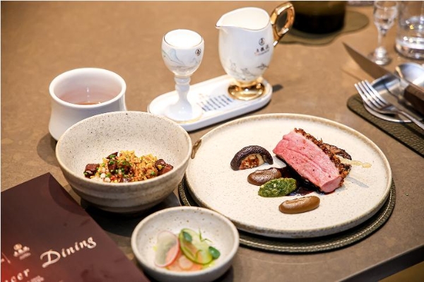  五粮液新加坡高端私宴：南洋风韵与大国浓香的交响共鸣 