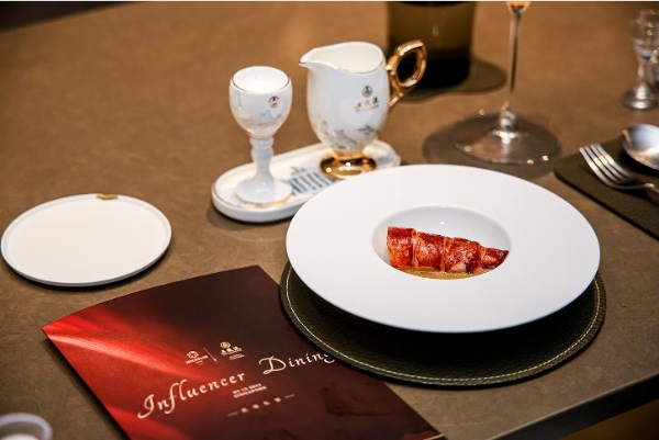  五粮液新加坡高端私宴：南洋风韵与大国浓香的交响共鸣 