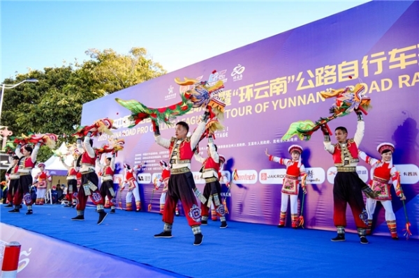 2025中国公路自行车职业联赛暨“环云南”公路自行车赛（大理站）激情开赛 