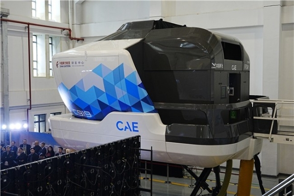  东航接收并启用全球航司首台C919飞行模拟机 