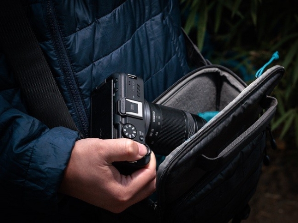  原厂F1.2杀入三千元后 佳能APS-C专微镜头如何选？ 