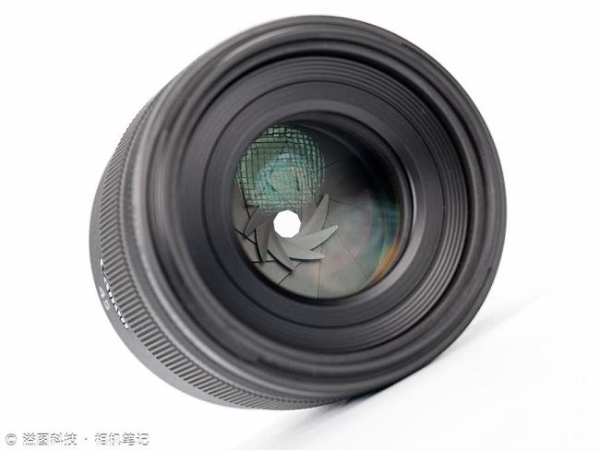  原厂F1.2杀入三千元后 佳能APS-C专微镜头如何选？ 