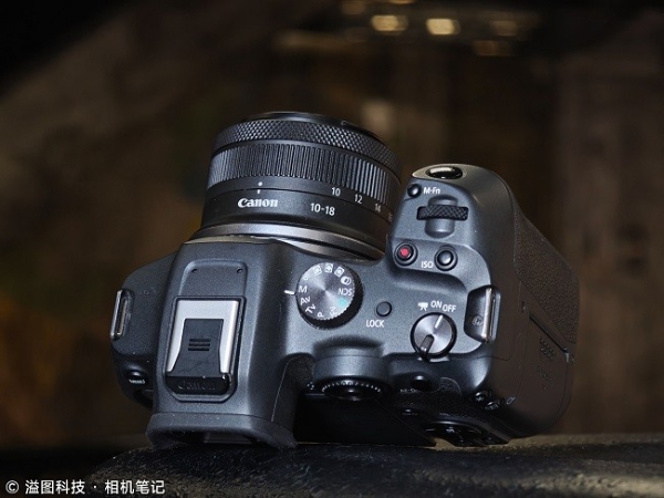  原厂F1.2杀入三千元后 佳能APS-C专微镜头如何选？ 