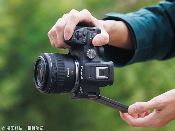  原厂F1.2杀入三千元后 佳能APS-C专微镜头如何选？ 