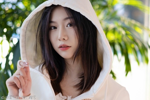  原厂F1.2杀入三千元后 佳能APS-C专微镜头如何选？ 