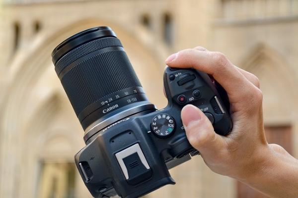  原厂F1.2杀入三千元后 佳能APS-C专微镜头如何选？ 