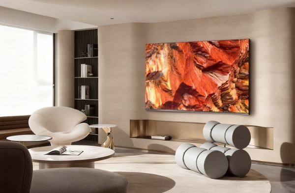 提前燃爆2026世界杯！大力神杯空降青岛，海信RGB-Mini LED电视还原赛场本色 