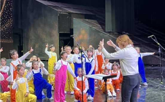 九载赴约，跨越山海送温暖 廖偲婕现身2025四川德阳公益音乐会 