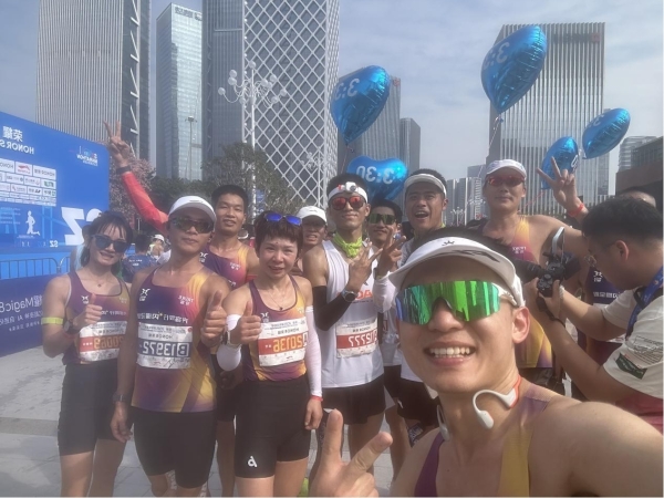 闪耀深马！充客·闪电队330方阵：我们的每一步，都有光 