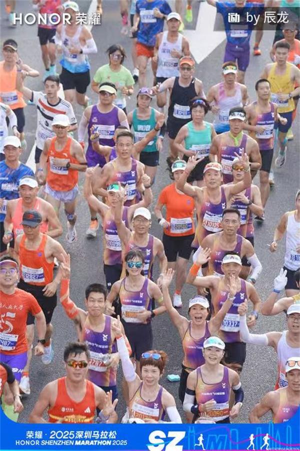 闪耀深马！充客·闪电队330方阵：我们的每一步，都有光 