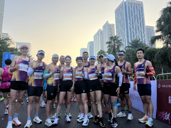 闪耀深马！充客·闪电队330方阵：我们的每一步，都有光 