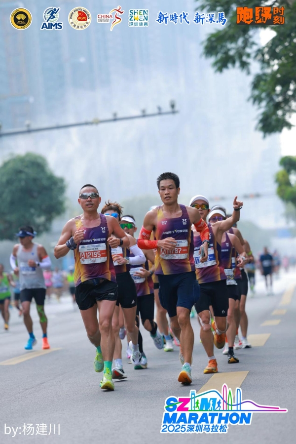 闪耀深马！充客·闪电队330方阵：我们的每一步，都有光 