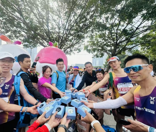 闪耀深马！充客·闪电队330方阵：我们的每一步，都有光 