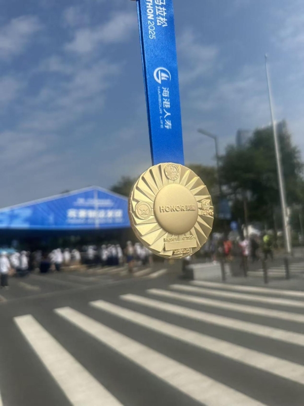 闪耀深马！充客·闪电队330方阵：我们的每一步，都有光 