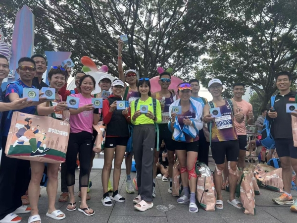 闪耀深马！充客·闪电队330方阵：我们的每一步，都有光 