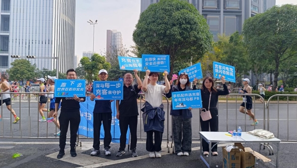 闪耀深马！充客·闪电队330方阵：我们的每一步，都有光 