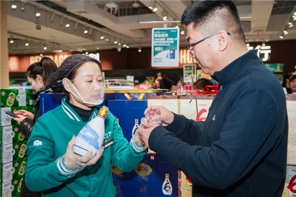 京东七鲜石家庄首店火爆开业，24小时菜、7日鲜蛋引市民抢购 