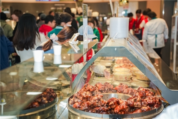 京东七鲜石家庄首店火爆开业，24小时菜、7日鲜蛋引市民抢购 