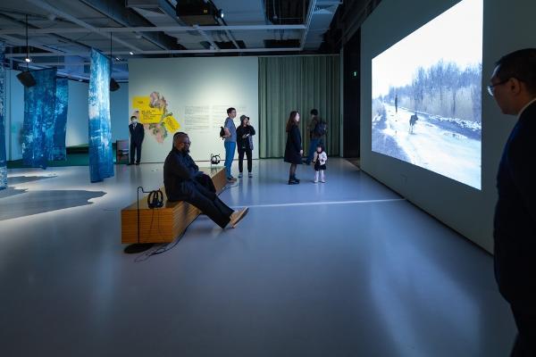  “广州影像三年展 2025 ”启幕：以 “感知生态学” 重构数字时代的视觉对话 