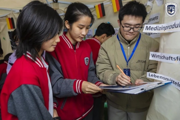 一天逛遍11国？！海淀这所特色校“玩”出全球胜任力 