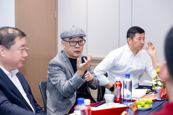 东北根·中国味·世界享：餐饮大咖齐聚冰城，共论铁锅炖的“进化与新生” 