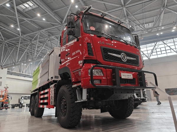  助力东风商用车抢占细分赛道 东风新疆7款新品亮相2026合作伙伴大会 