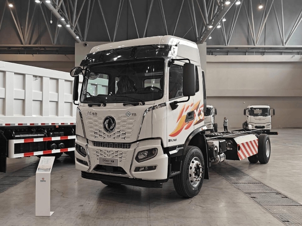  助力东风商用车抢占细分赛道 东风新疆7款新品亮相2026合作伙伴大会 