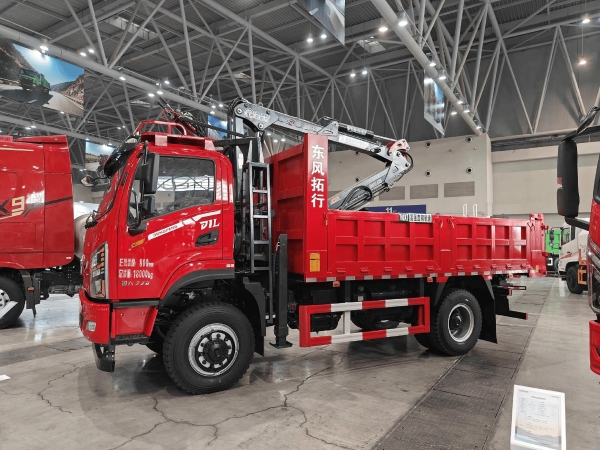  助力东风商用车抢占细分赛道 东风新疆7款新品亮相2026合作伙伴大会 