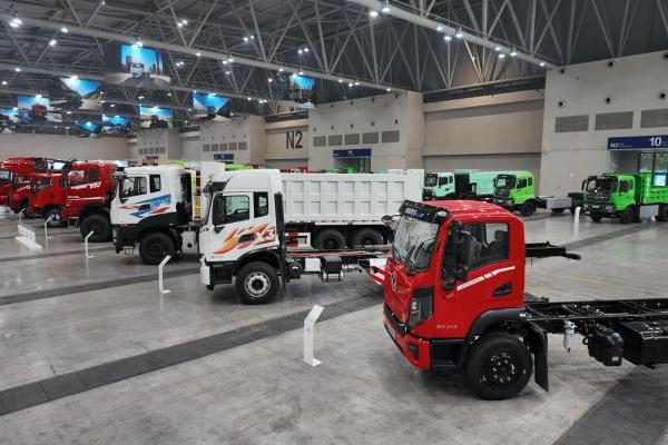  助力东风商用车抢占细分赛道 东风新疆7款新品亮相2026合作伙伴大会 