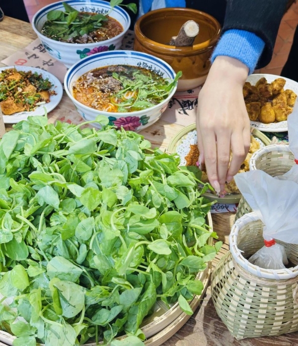 800亩自建基地：乔杉杉生烫牛肉米线用供应链革命筑牢“鲜度护城河” 