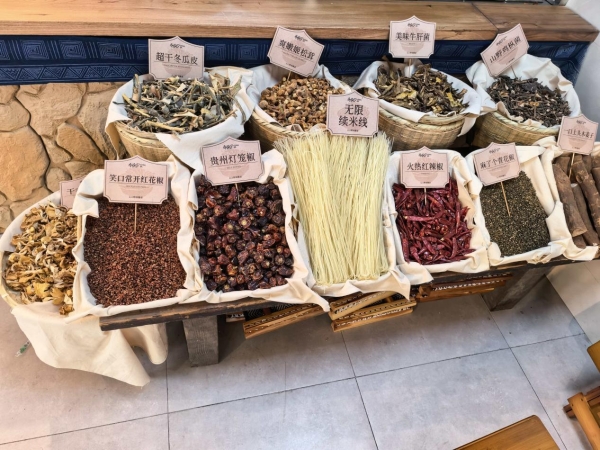 800亩自建基地：乔杉杉生烫牛肉米线用供应链革命筑牢“鲜度护城河” 