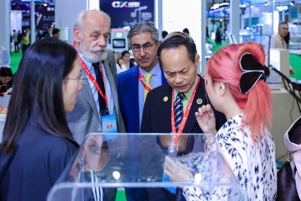 锐舞受邀参加深圳国际口腔展，气泡电动牙刷获瞩目 