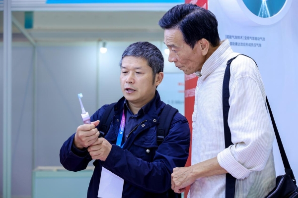 锐舞受邀参加深圳国际口腔展，气泡电动牙刷获瞩目 