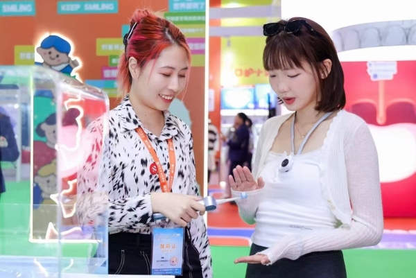 锐舞受邀参加深圳国际口腔展，气泡电动牙刷获瞩目 