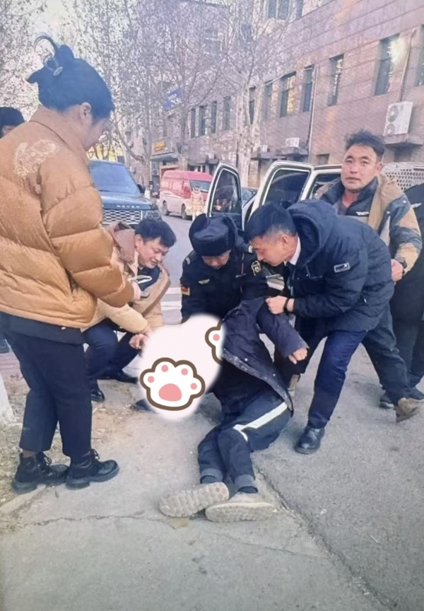 点赞！中介工作人员社区参加志愿活动，捎带手救了一人 