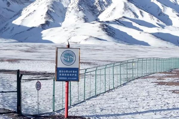 昆仑山矿泉水获评人民网“2025匠心产品”，权威认证助力国民饮水升级 