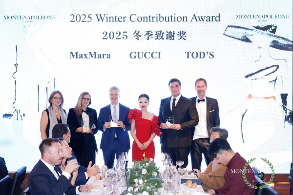 惊艳米兰之夜！王凯丽身着红色高定礼服现身，疑似男友低调曝光？ 