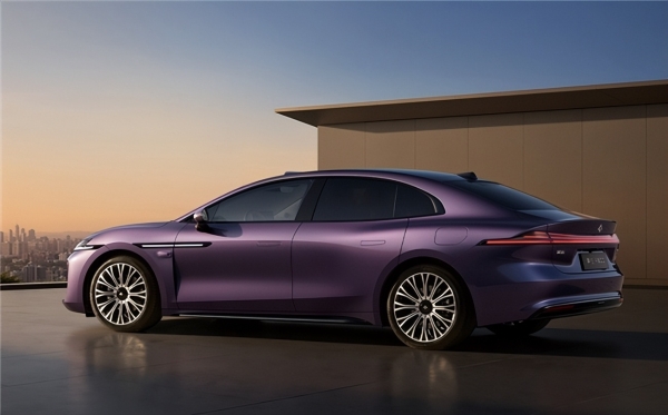 广汽底蕴&华为乾崑，昊铂A800智慧旗舰轿车，盲订已开启