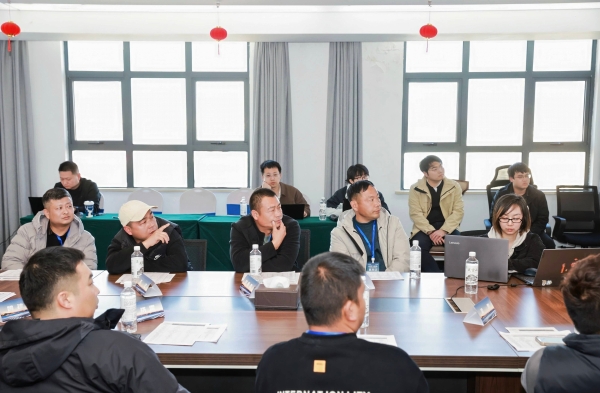 驭鉴可靠 创富共赢 | 东风商用车新品共创襄阳启幕，书写可靠新篇章 