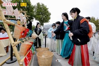 圆满收官！北京同仁堂加味逍遥丸携手 礼衣华夏汉服大赛诠释“身心皆逍遥” 