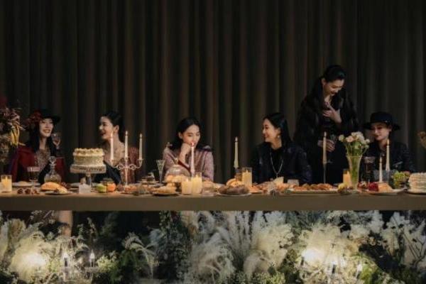 译依YIYI携“奢雅绒静”登陆淘宝超级时装发布 