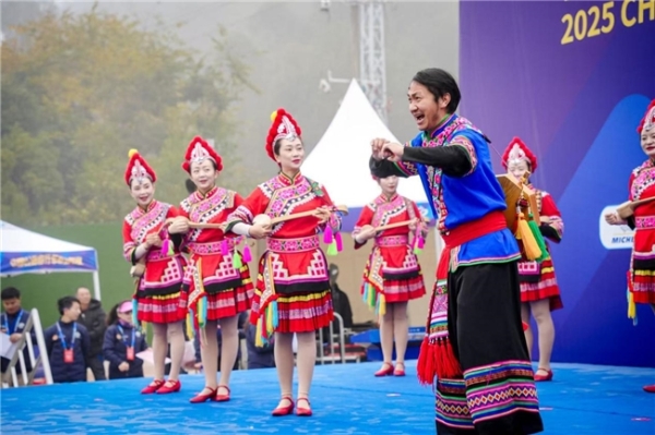 2025中国公路自行车职业联赛暨“环云南”公路自行车赛（楚雄站）燃情启程 