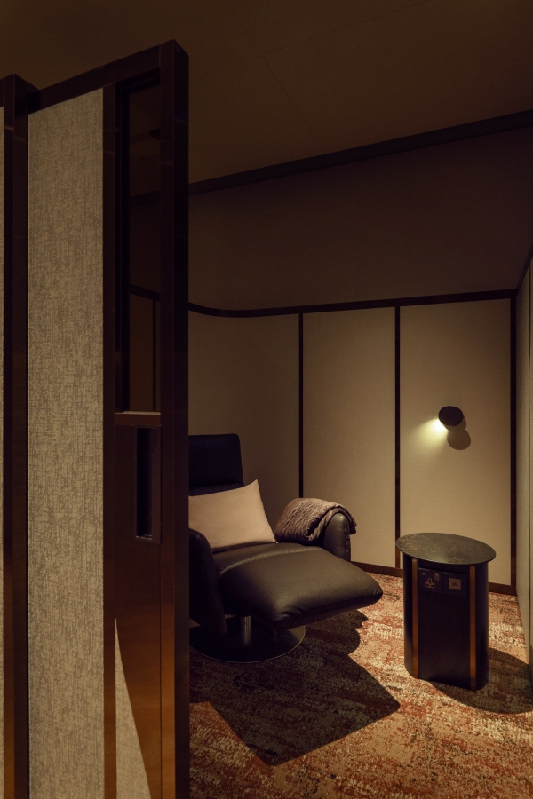 新加坡航空SilverKris银刃贵宾休息室头等舱区域于新加坡樟宜机场二号航站楼焕新启用 