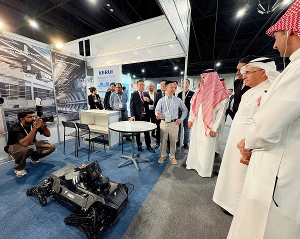 智拓中东丨七腾机器人亮相沙特化工展会，防爆智能方案引全球关注 