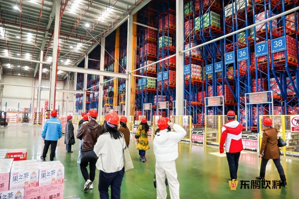 探秘能量之源，共鉴品质东鹏——“探访团”走进长沙生产基地