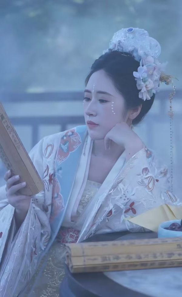 跨时空双世虐恋来袭《双面公子我渡劫》火爆上线！古装×现代双线并行，极致拉扯引爆整个冬天！