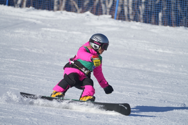 深耕运动防护领域，REV锐伍再拓新品类——R1轻量化竞技全盔，重新定义专业防护标准 