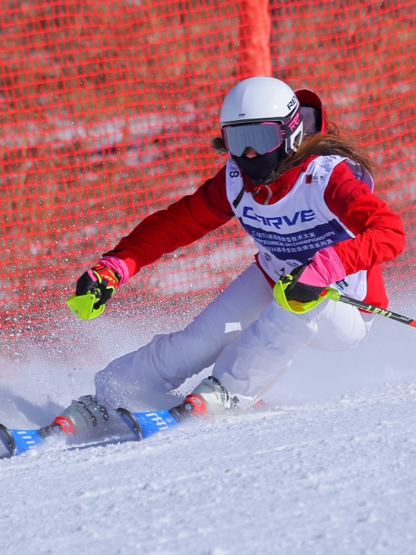 深耕运动防护领域，REV锐伍再拓新品类——R1轻量化竞技全盔，重新定义专业防护标准 