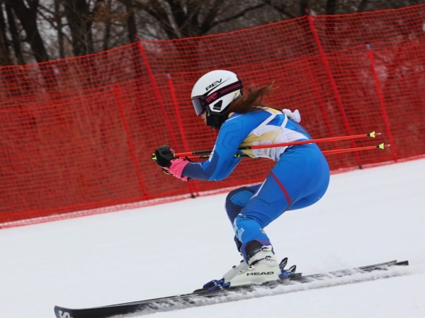 深耕运动防护领域，REV锐伍再拓新品类——R1轻量化竞技全盔，重新定义专业防护标准 