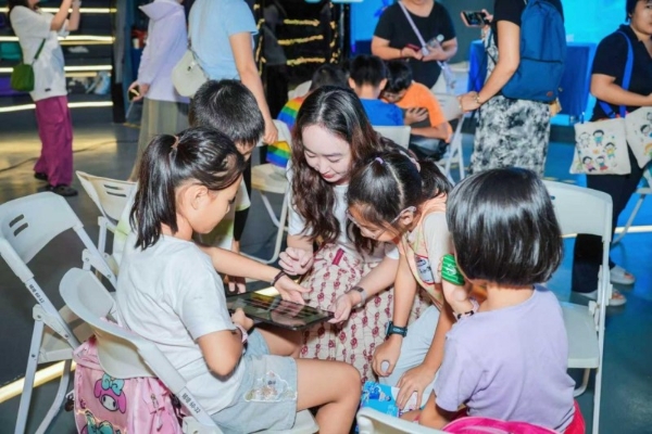 AI 启蒙 + 安全守护！Hello 语音公益研学点亮流动儿童科技梦 